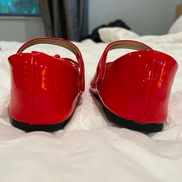 Red Mary Jane flats with bows - Picture 2 of 6